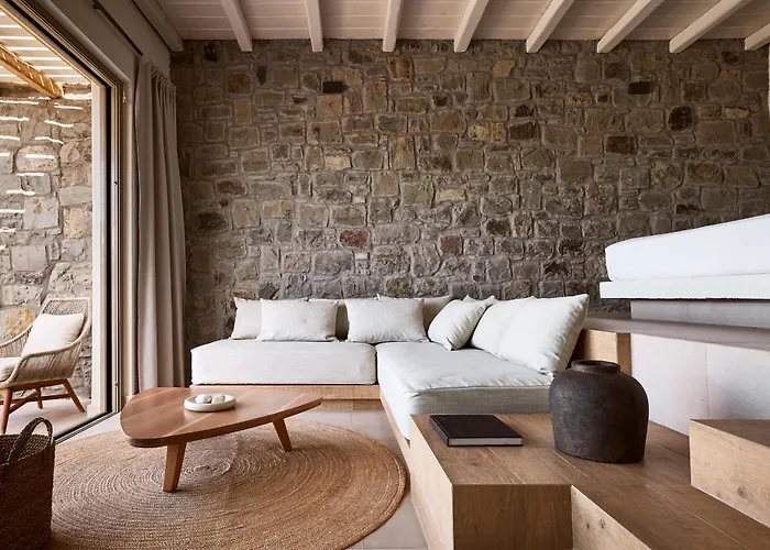 Milos Sea فندق 4*