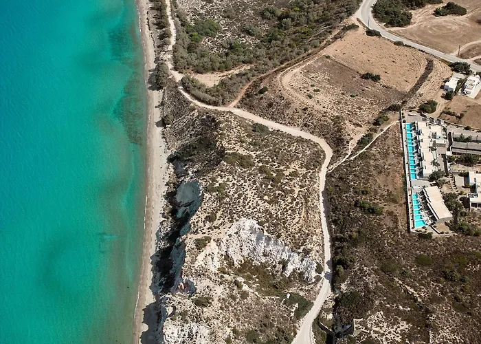 Milos Sea فندق 4*