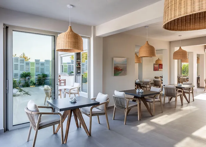 فندق Milos Sea 4*